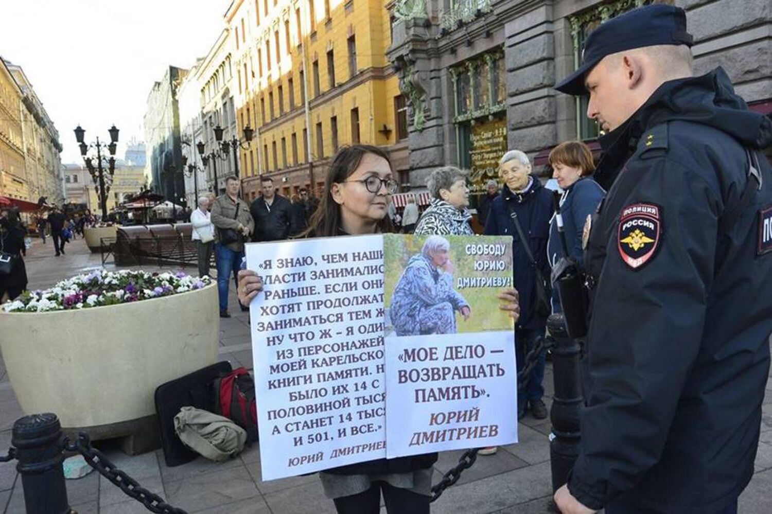 A ativista Yelena Grigorieva, em uma manifestaÃ§Ã£o em SÃ£o Petersburgo.