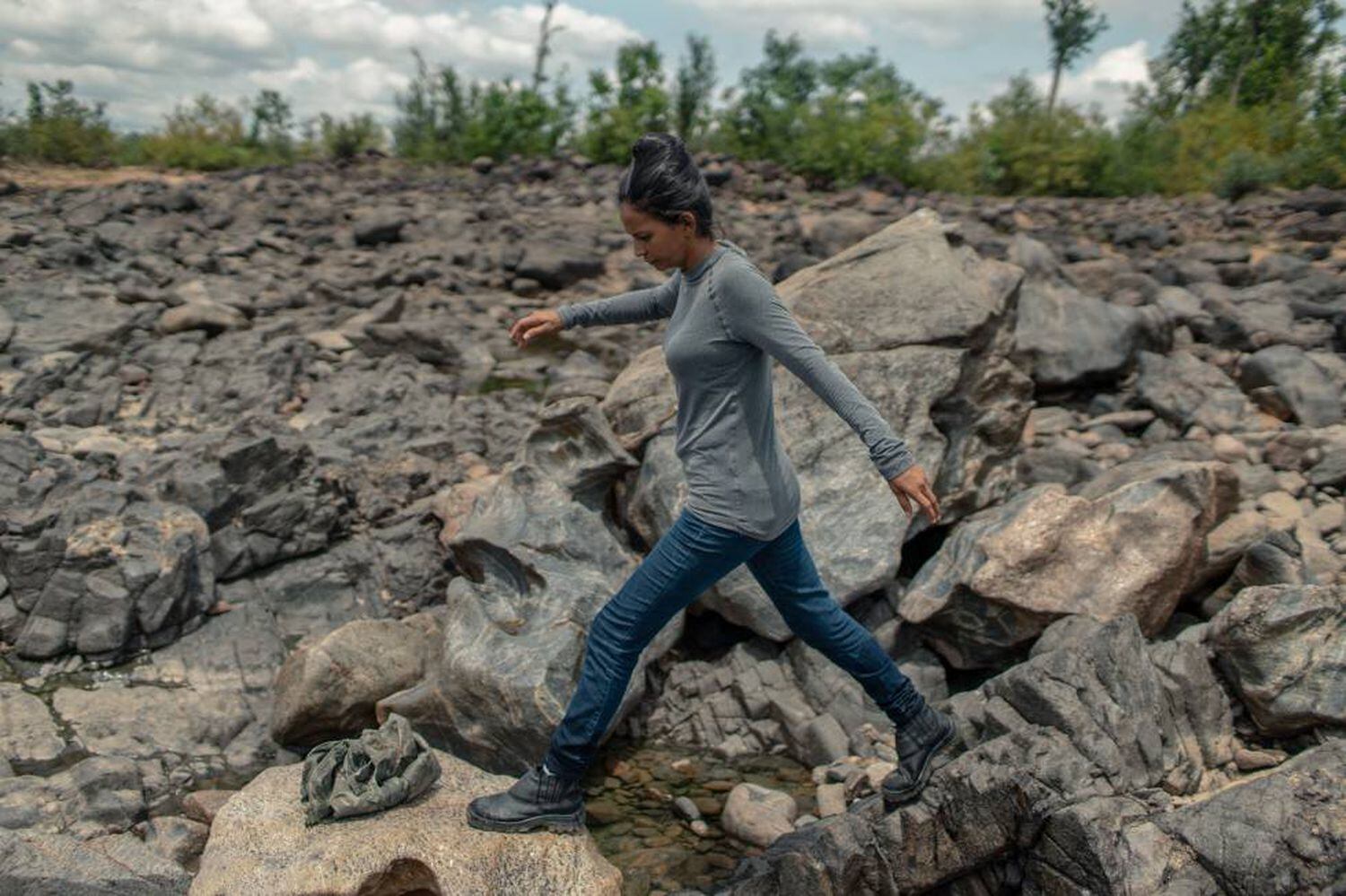 Sara Rodrigues de Lima, conhecida como uma das melhores pescadoras da Volta Grande, afirma que o Xingu está morrendo e já não consegue mais pescar para alimentar os filhos