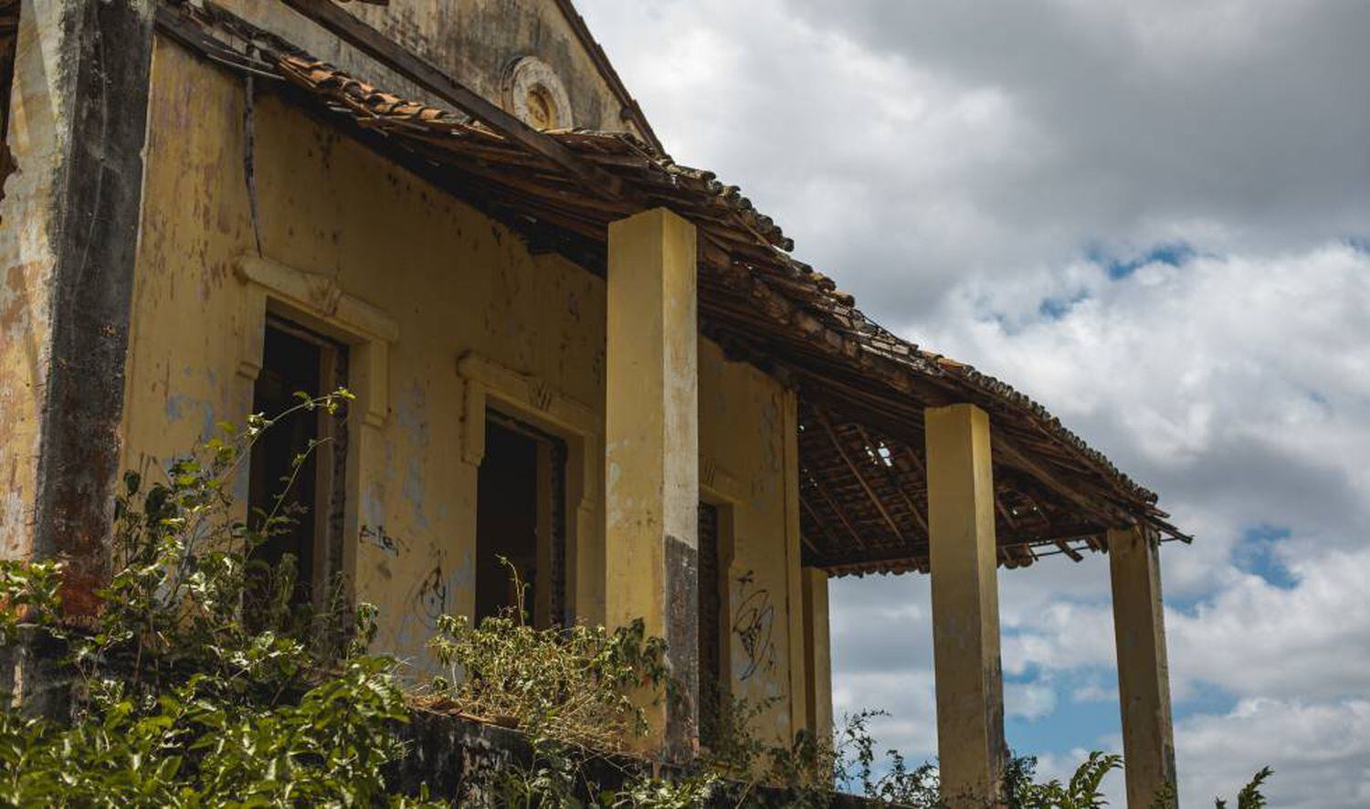 Antiga administraÃ§Ã£o, onde era distribuÃ­do o alimento pelas janelas.