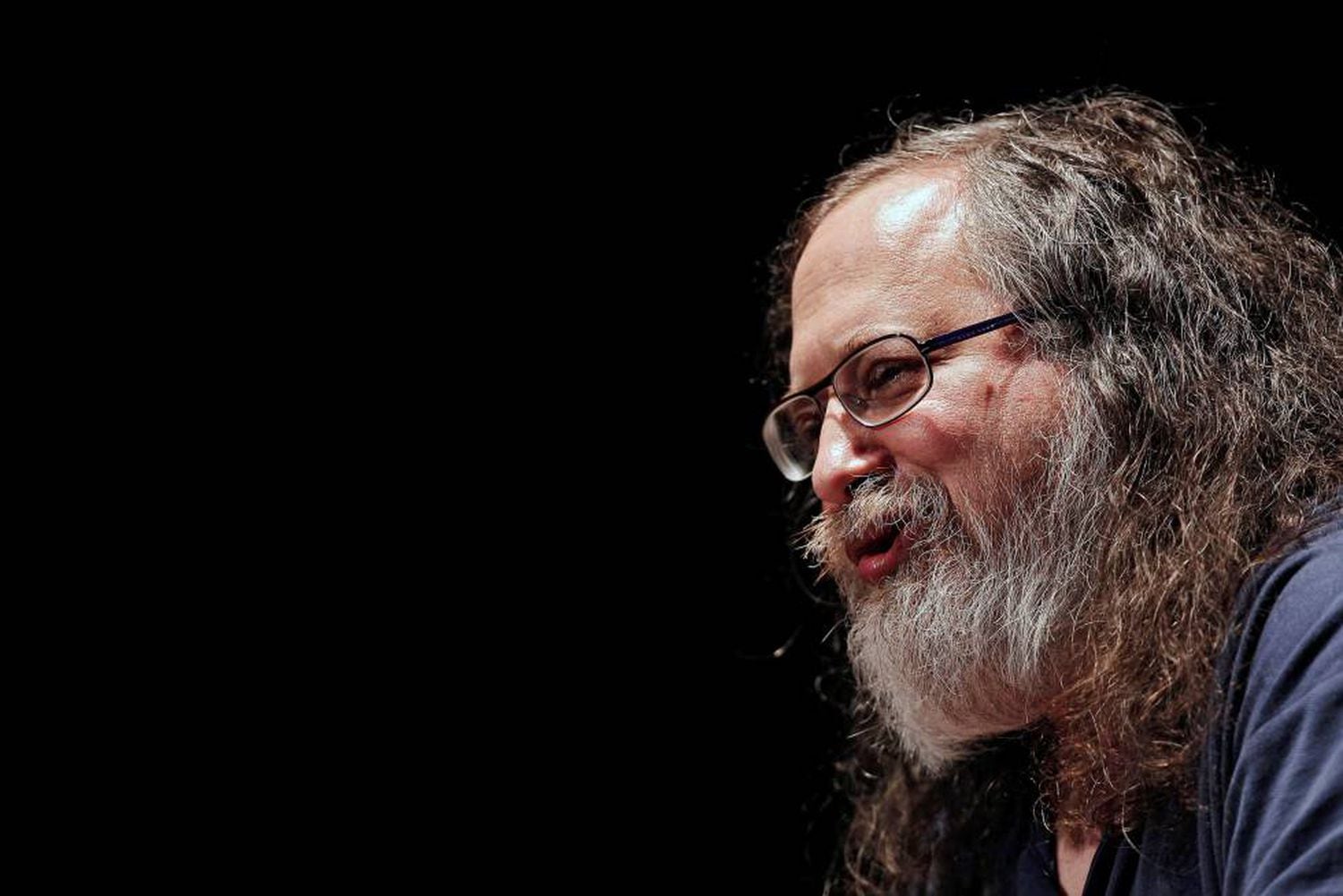 Richard Stallman, ex-presidente da Free Software Foundation, durante uma conferência em 2016.