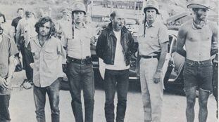 Momento da prisão de Charles Manson (à esquerda) e alguns de seus seguidores.