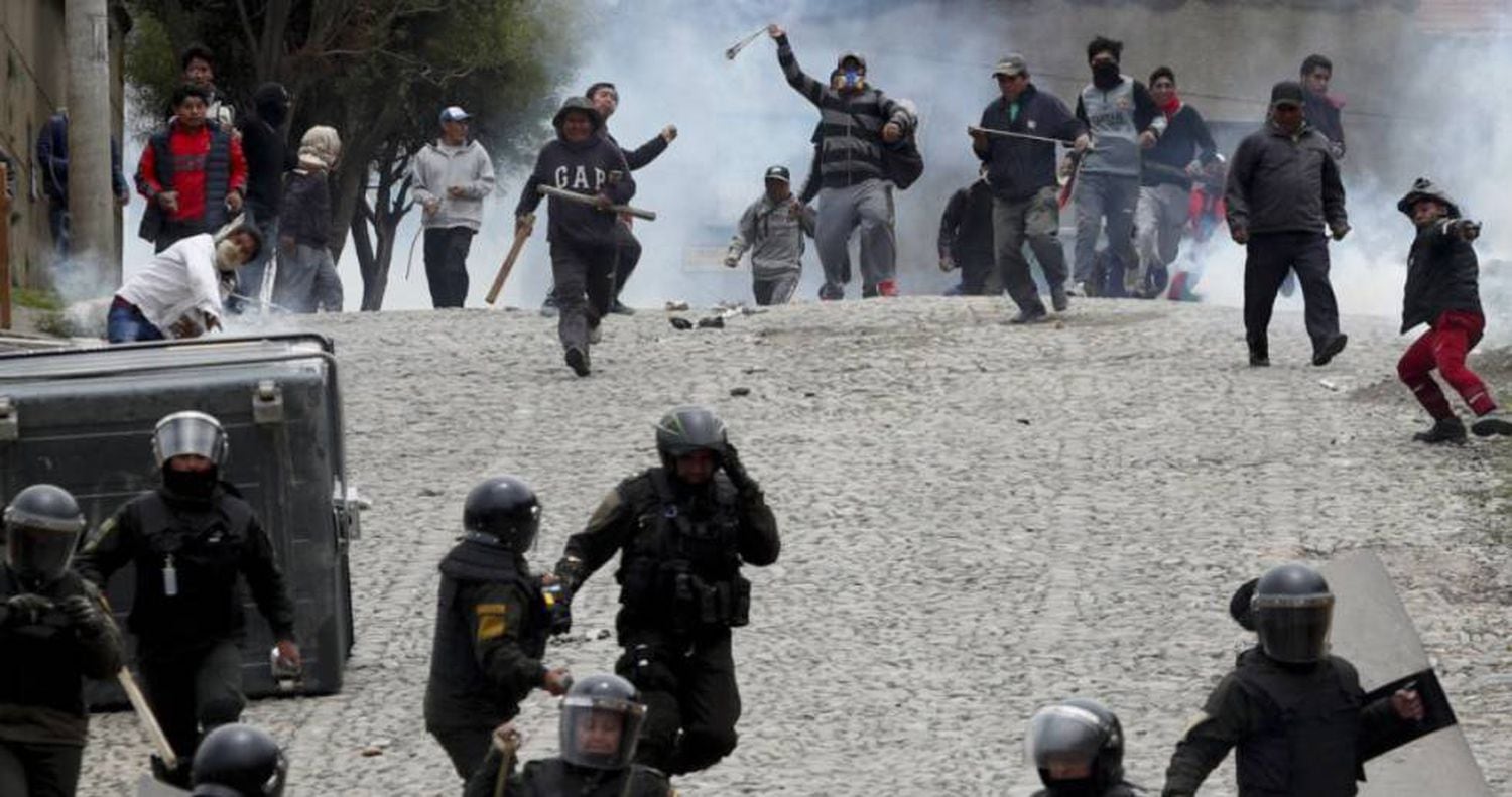 Confrontos em La Paz, na segunda-feira.