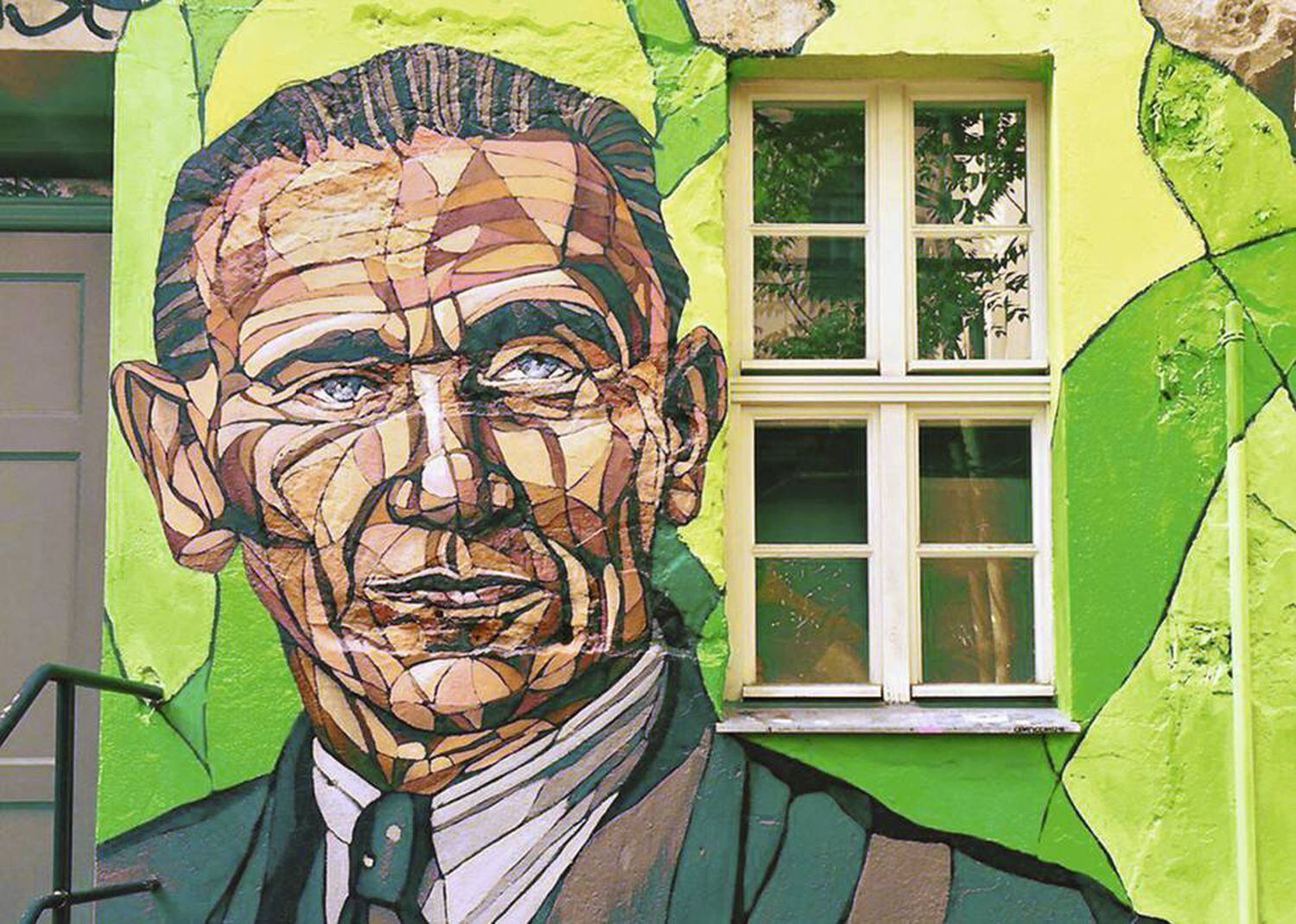 Grafite representando Otto Weidt na entrada do museu dedicado a ele em Berlim.