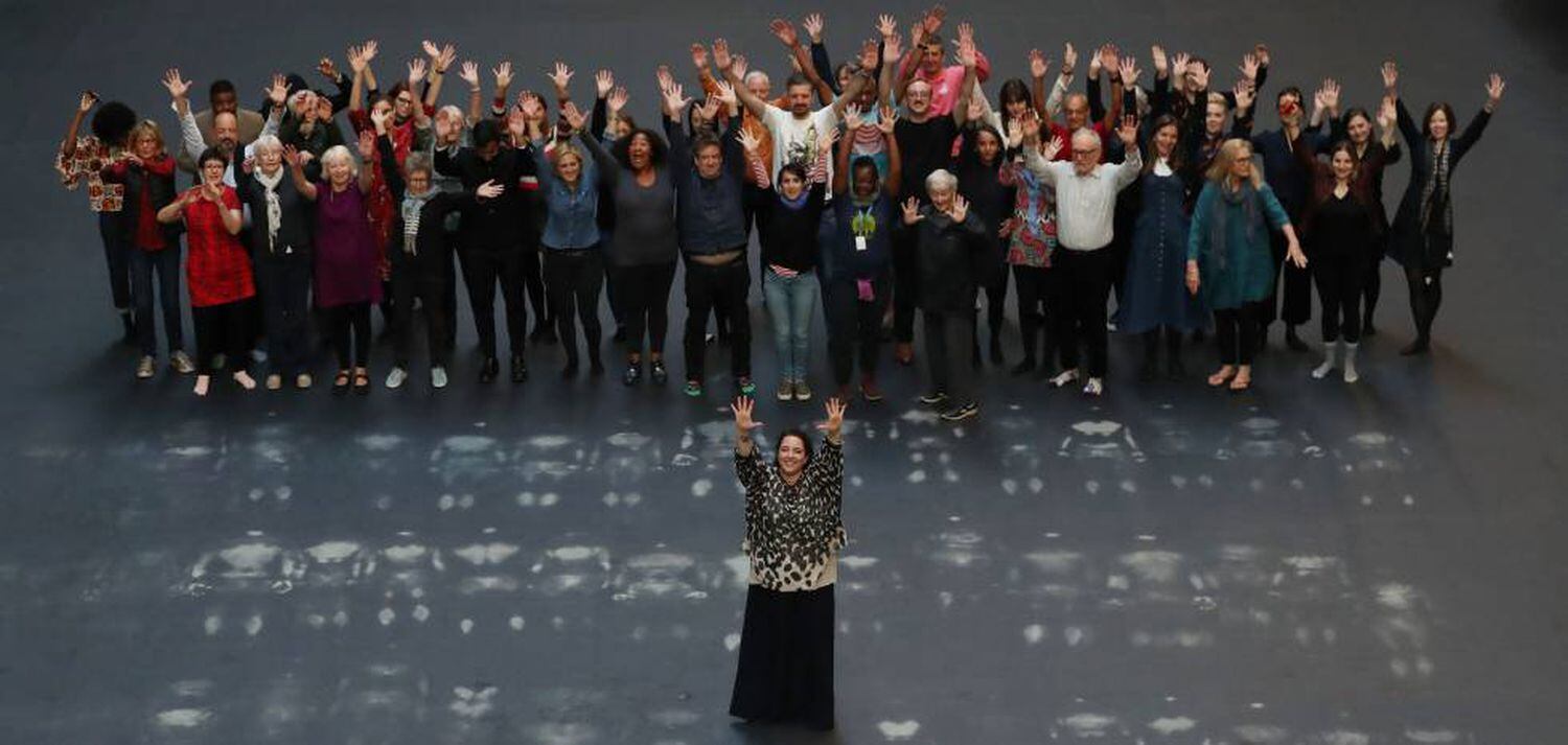 A artista cubana Tania Bruguera, em um ato na Tate Modern de Londres.