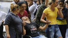 Enterro de jovem de 16 anos que morreu pisoteado em baile funk em Paraisópolis, São Paulo.