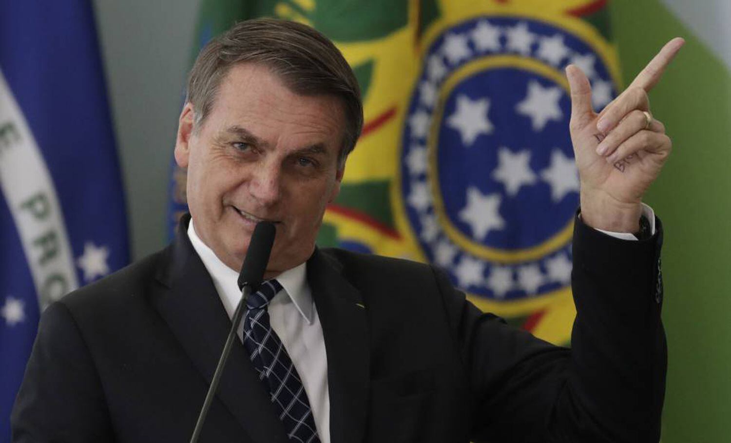 Bolsonaro ao lanÃ§ar o programa MÃ©dicos pelo Brasil. 