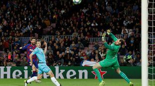 Kolar fez grande defesa em chute de Messi.