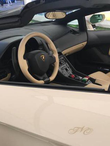 Lamborghini com iniciais de Teodor Obiang gravadas na porta.