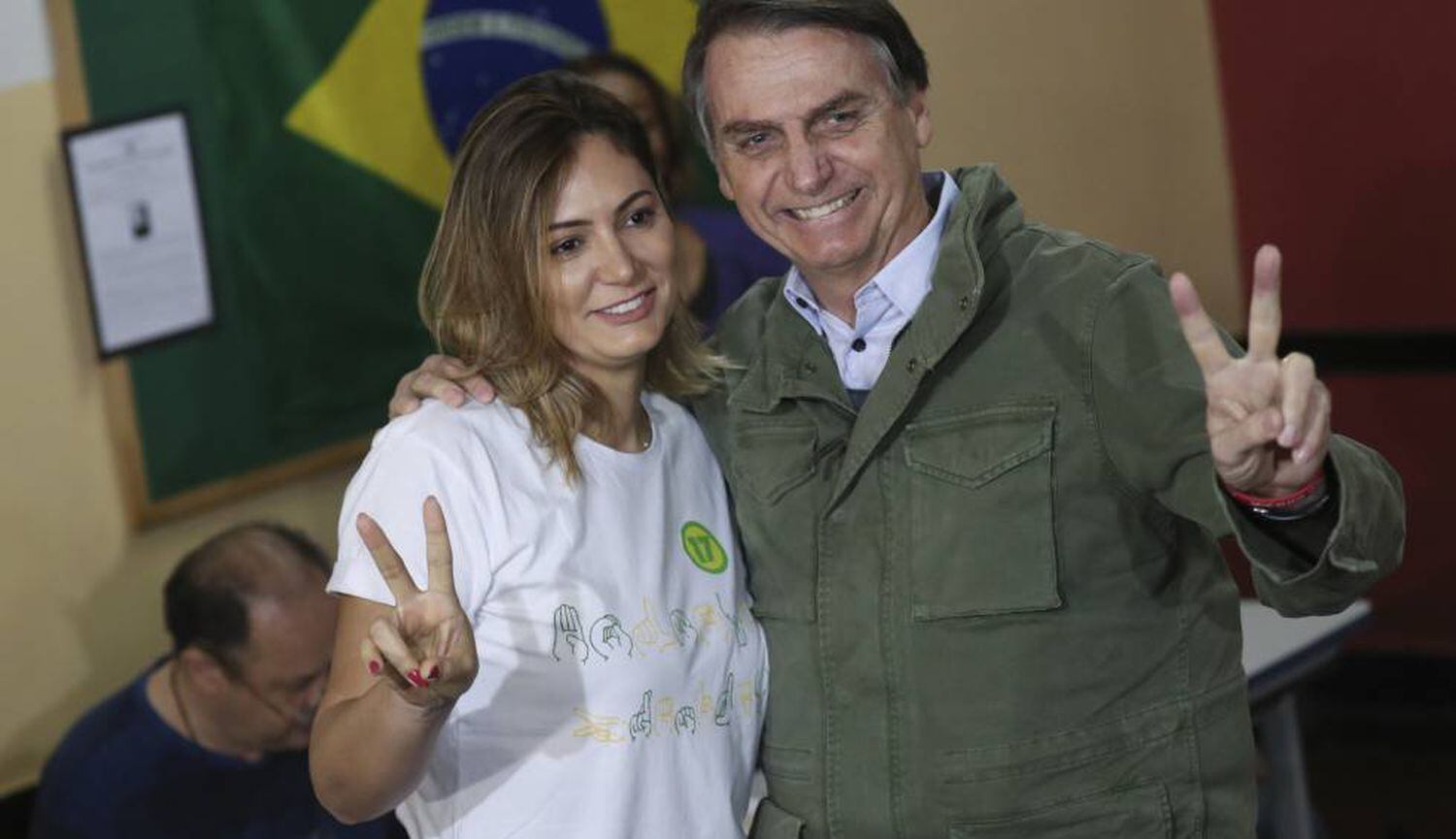 Resultado de imagem para bolsonaro na igreja fonte da vida