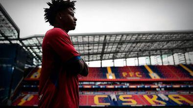 Emprestado pelo Vasco, o atacante defende o CSKA Moscou.
